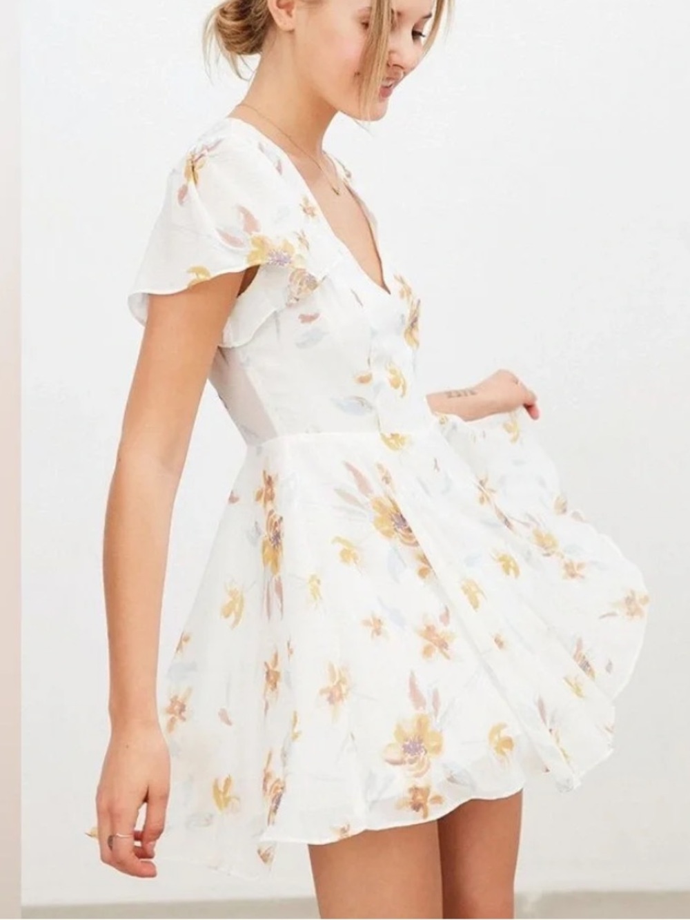 Kimchi Blue White and Yellow Floral Mini Dress Sz 2